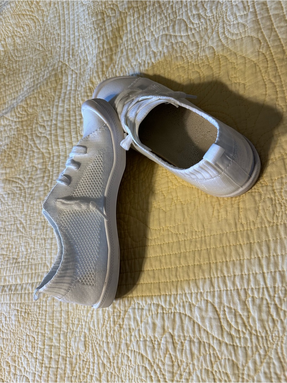 ALTOCIS from Amazon All-White Knit Casual Lace-Up Sneakers - Picture 5 of 10